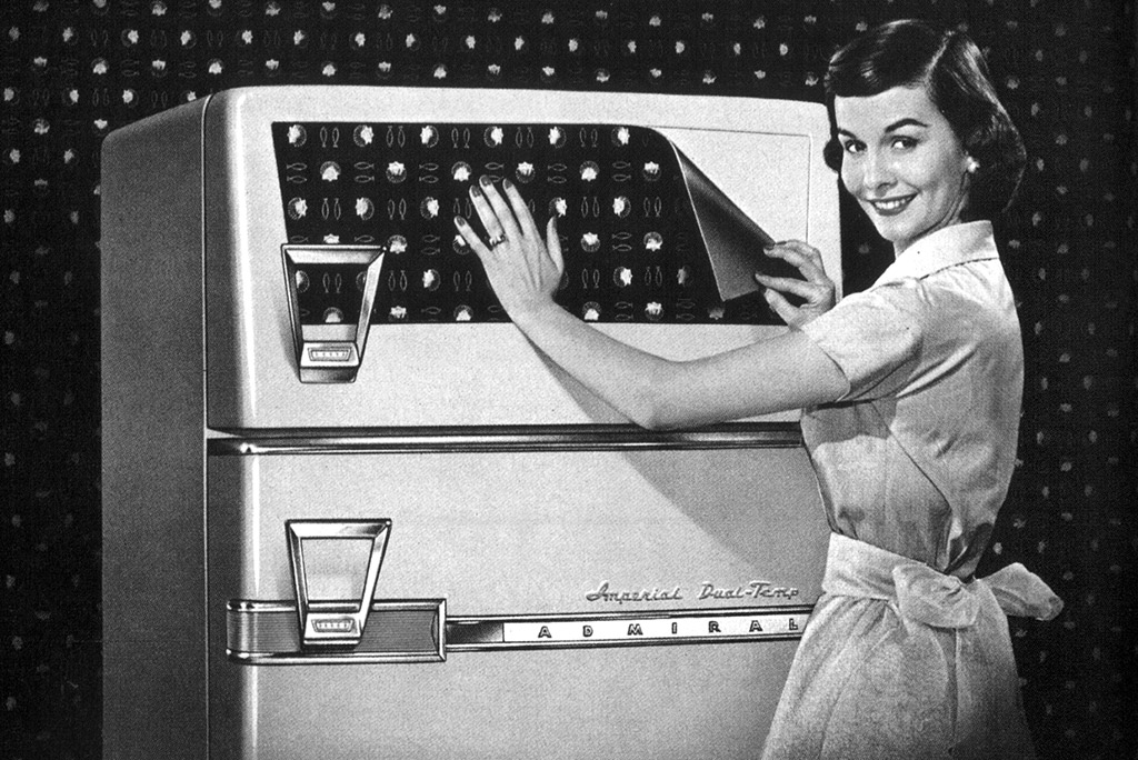 Vintage Inserat für Admiral - Frau vor Kühlschrank